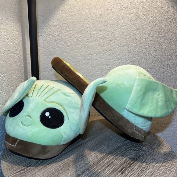 Star Wars Grogu The Child Mandalorian Men’s Slippers Baby Yoda - Picture 1 of 4